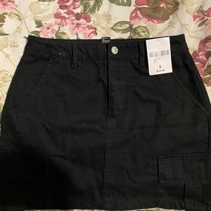 BLACK SKIRT